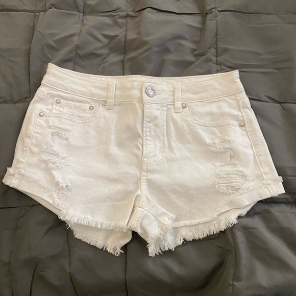 American eagle, tomgirl shorties, white, size 4 - Picture 1 of 4